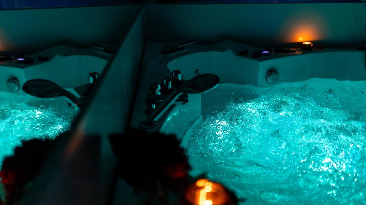 Zamoyskiego Jacuzzi Apartment Красков Екстериор снимка